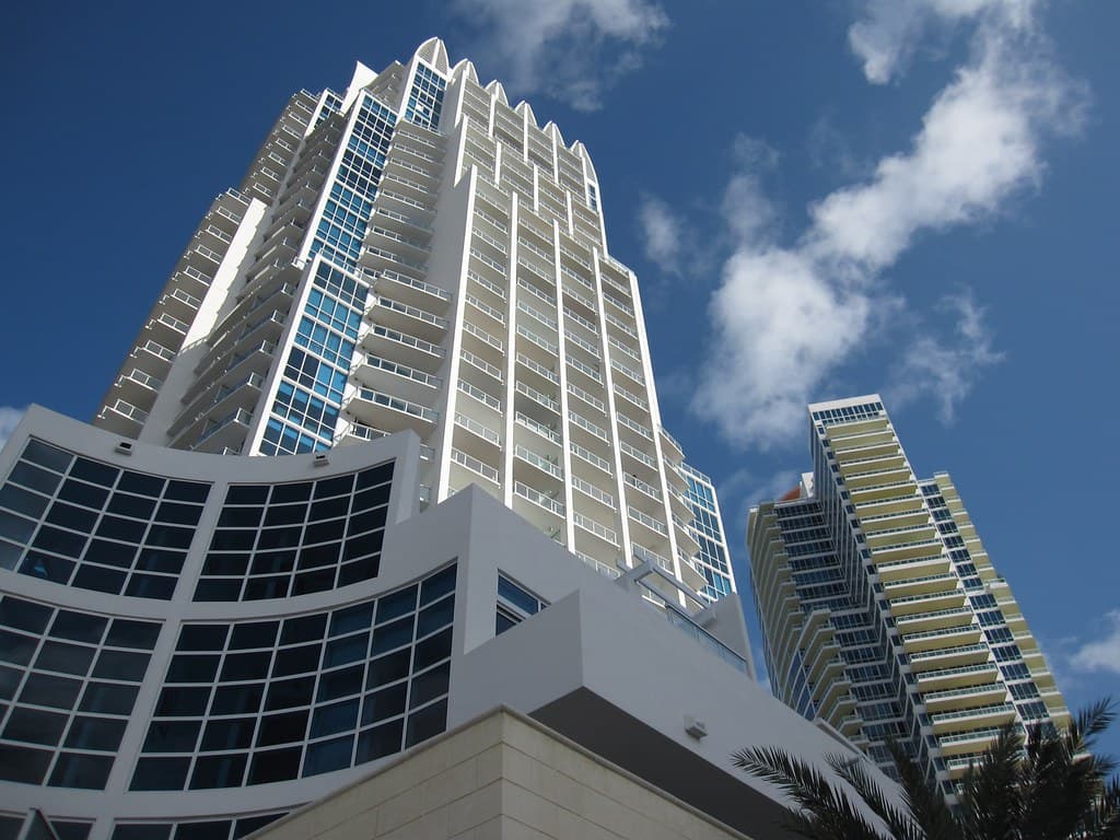 Scycraper in South Pointe