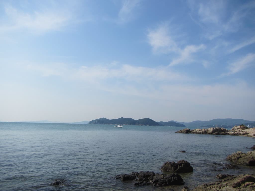 Miyanoshita Beach — photo by rurinoshima