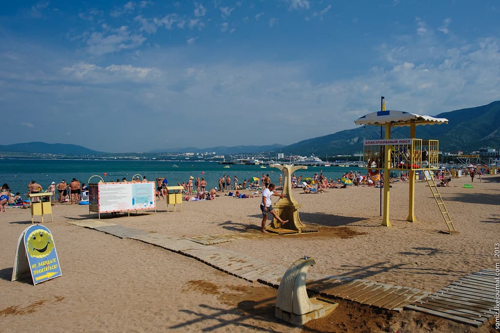 Blue Wave Beach — photo by somiz