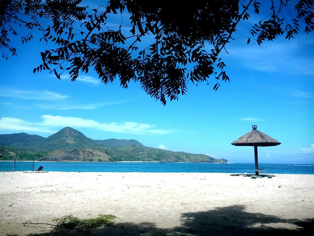 Maluk beach