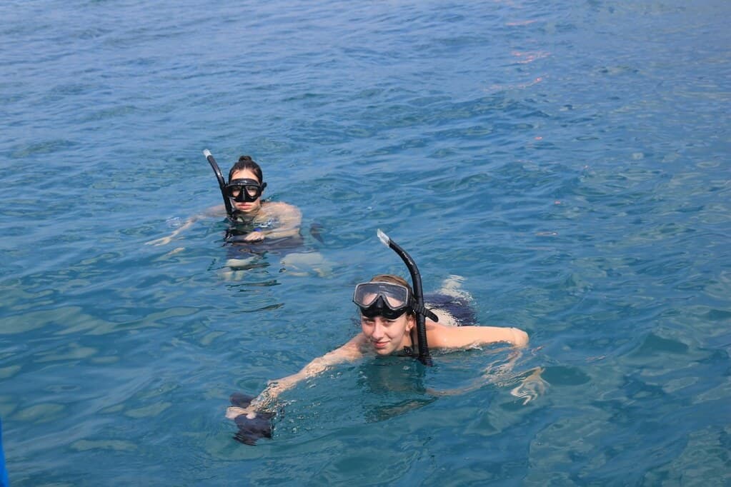 Snorkeling Bersama Ikan