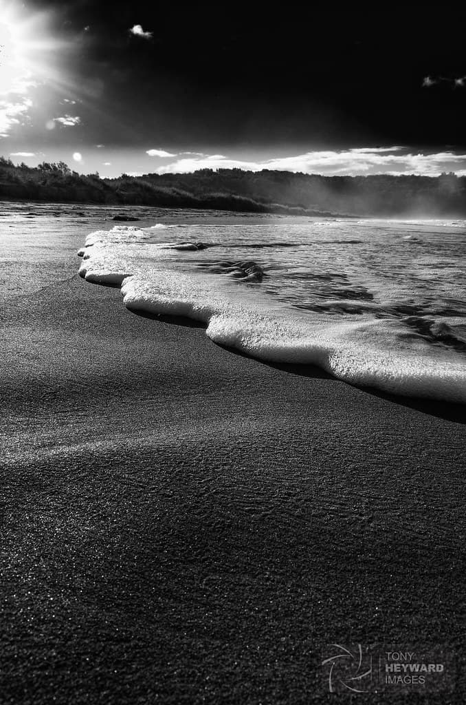 _IGP4373 Minnamurra Beach wave low BW