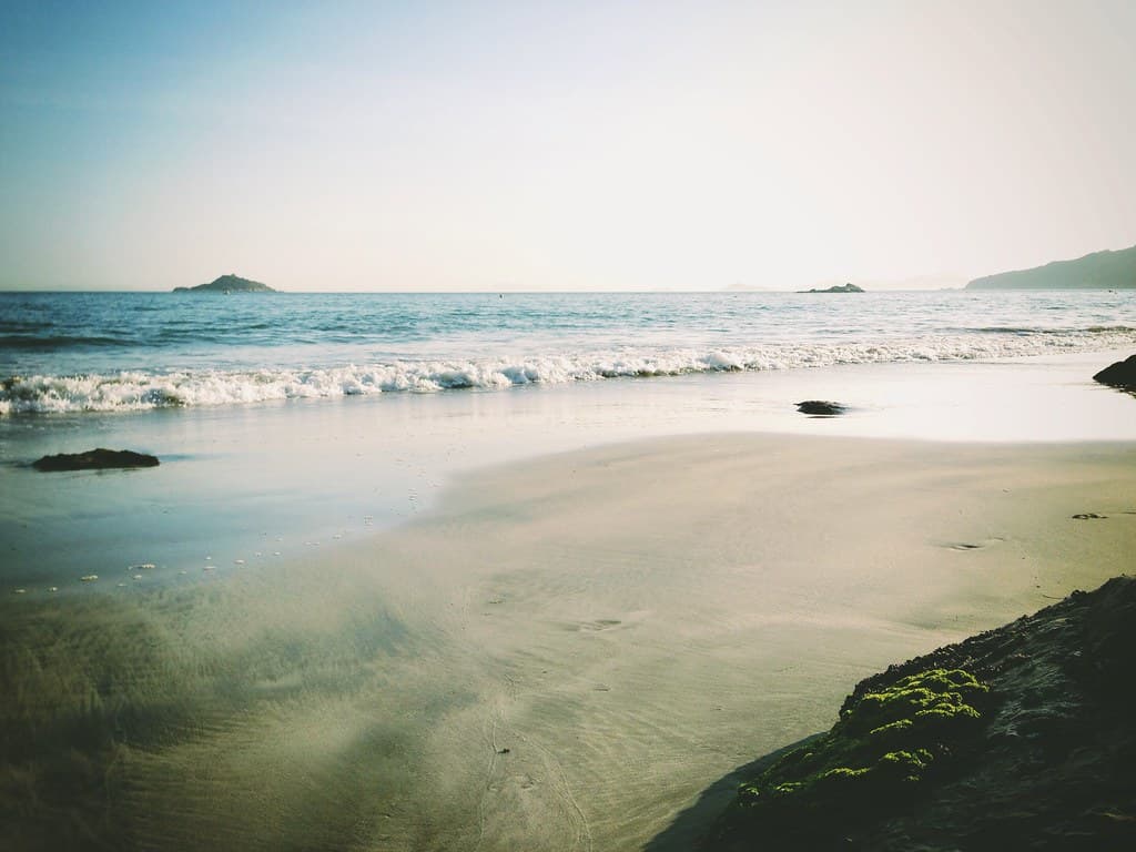 Tong Fuk Miu Wan Beach — photo by swifant