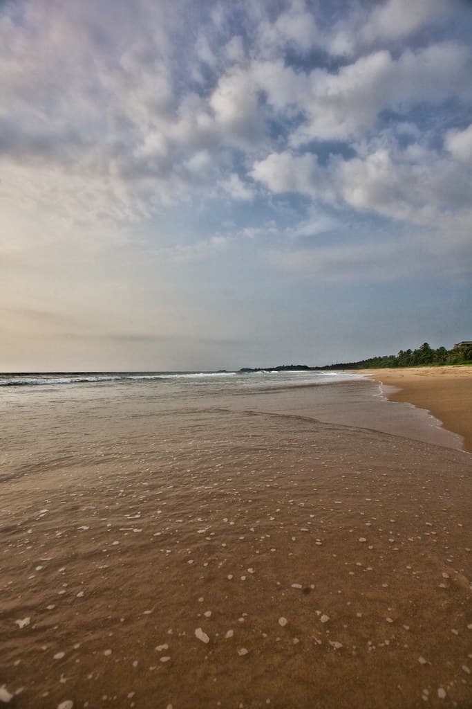 Bentota River Mouth Beach — photo by huskyte77