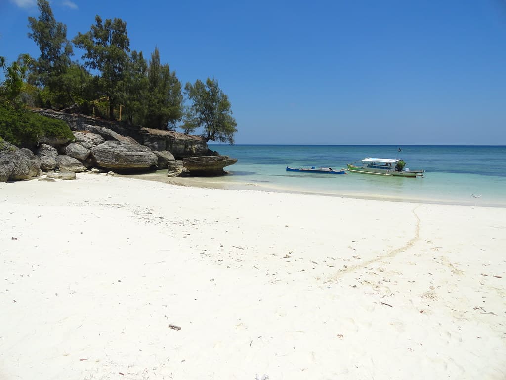 Pantai Liang Kareta, Pulau Pasi, Selayar Island