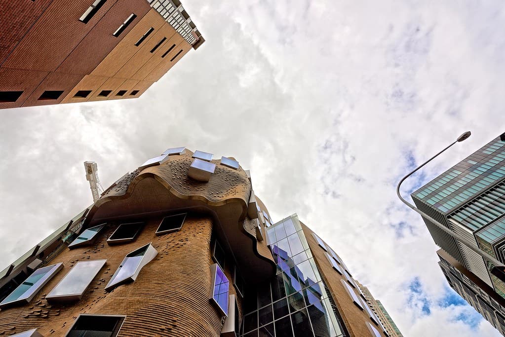 Building Deconstructivism