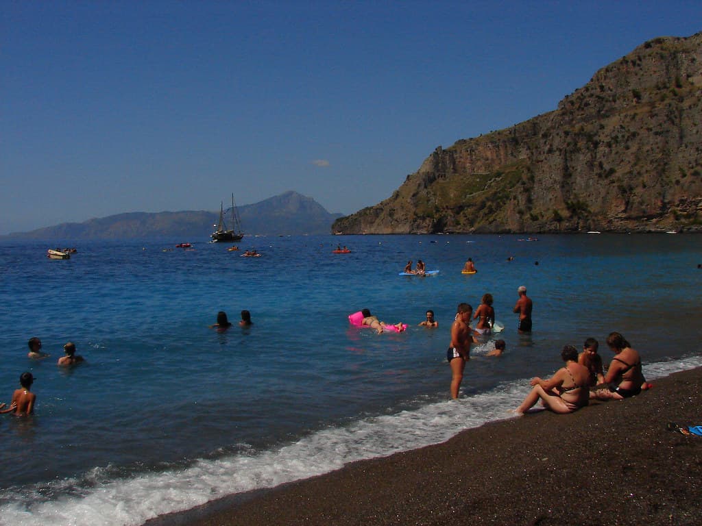 Spiaggia Nera — photo by Seattle.roamer