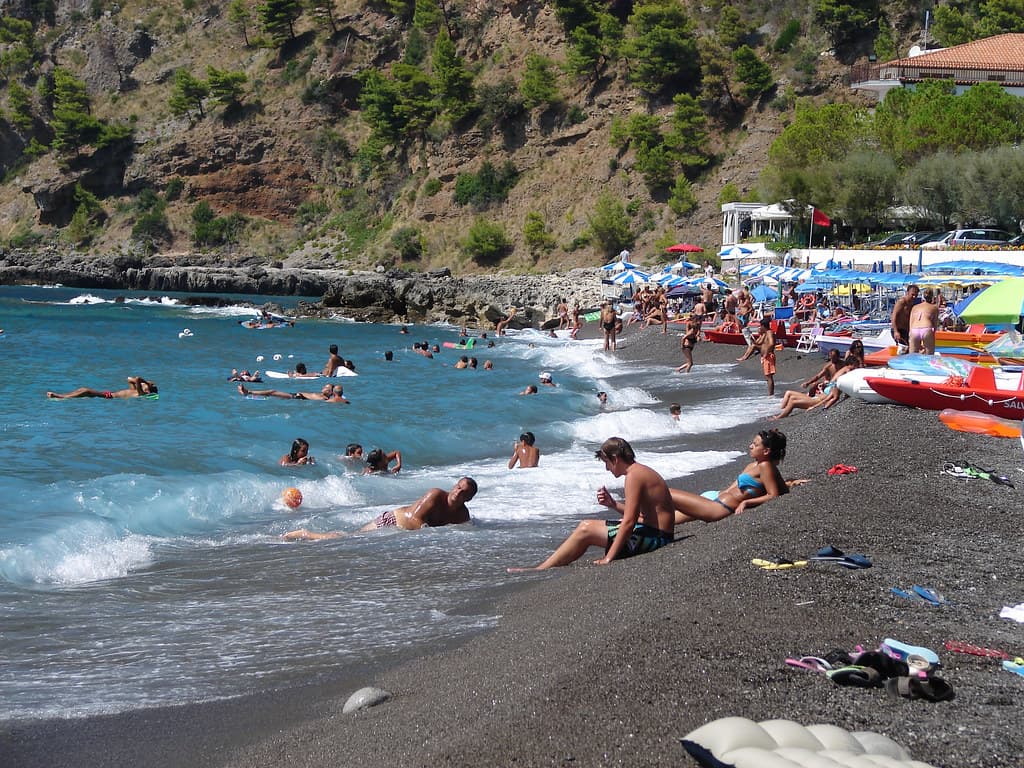 Spiaggia Nera — photo by Seattle.roamer