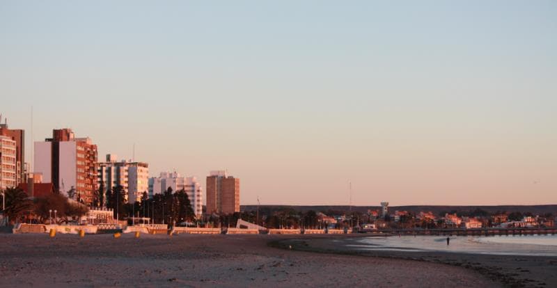 Amanecer frente a la playa