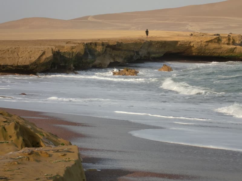 Playa de Lagunillas, cerca de Paracas, Perú