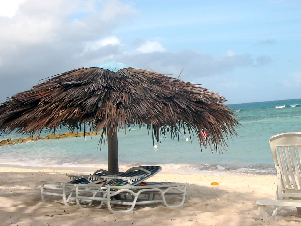 Playa Caletones de Guardalavaca — photo by mutantlog