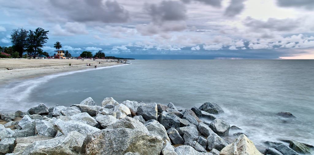 Pantai Cahaya Bulan (Moonlight Beach)