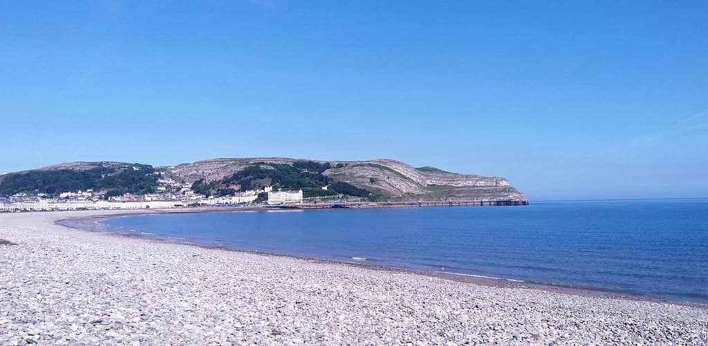 Rhos-on-Sea Beach — photo by ohefin