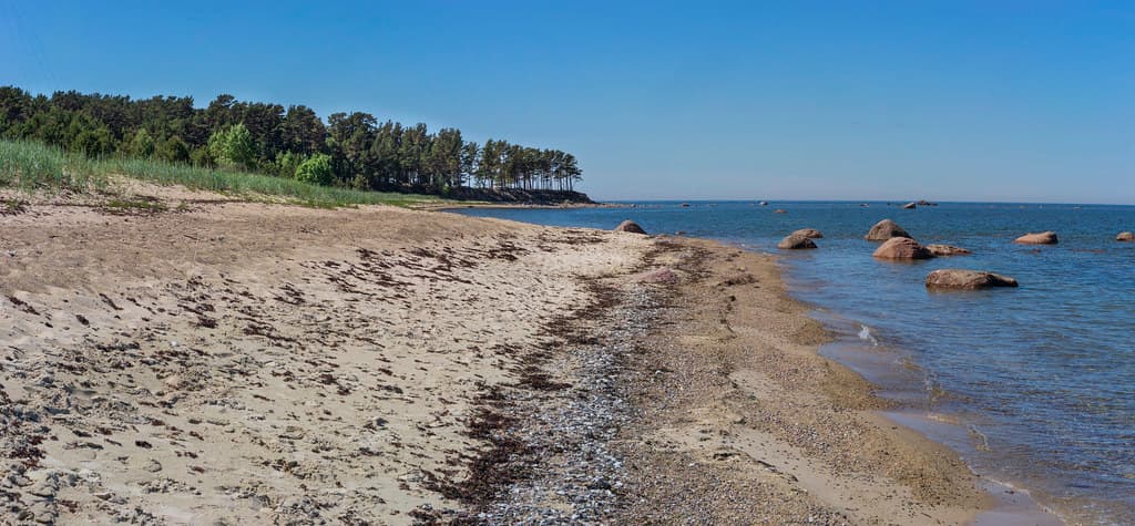 Dirhami Beach — photo by Mkorho