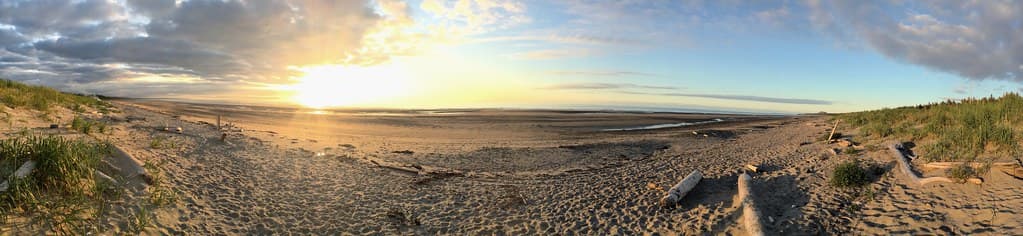 Pesuta Shipwreck Beach — photo by orkomedix