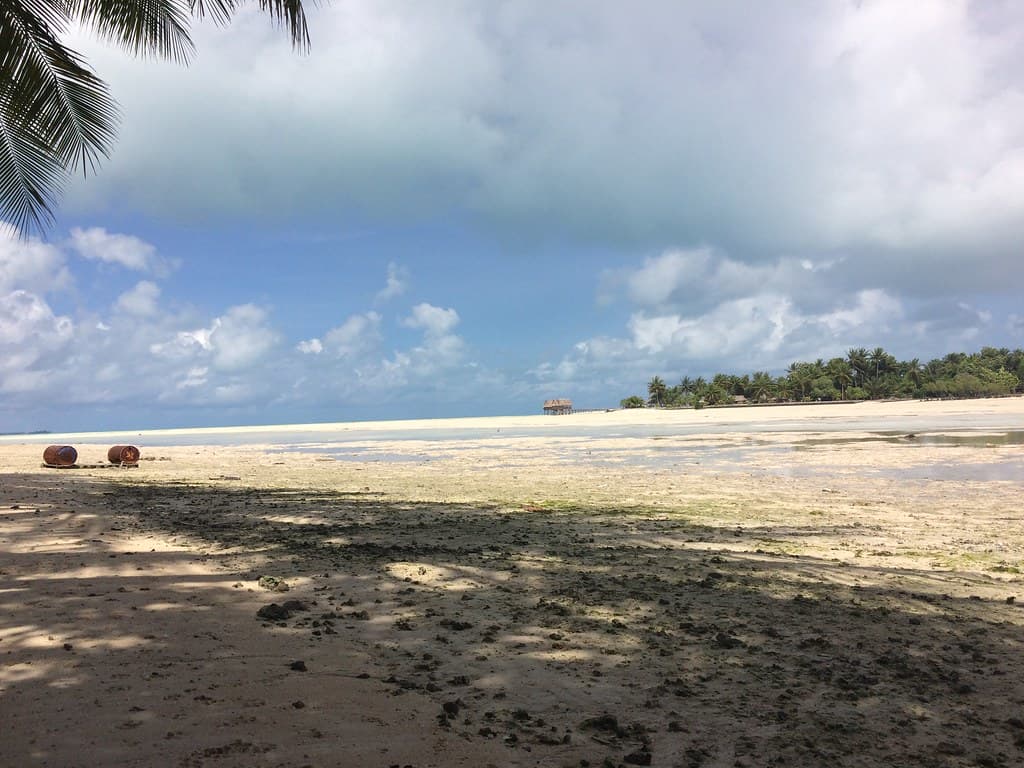 Bikenibeu Beach — photo by hypermobility