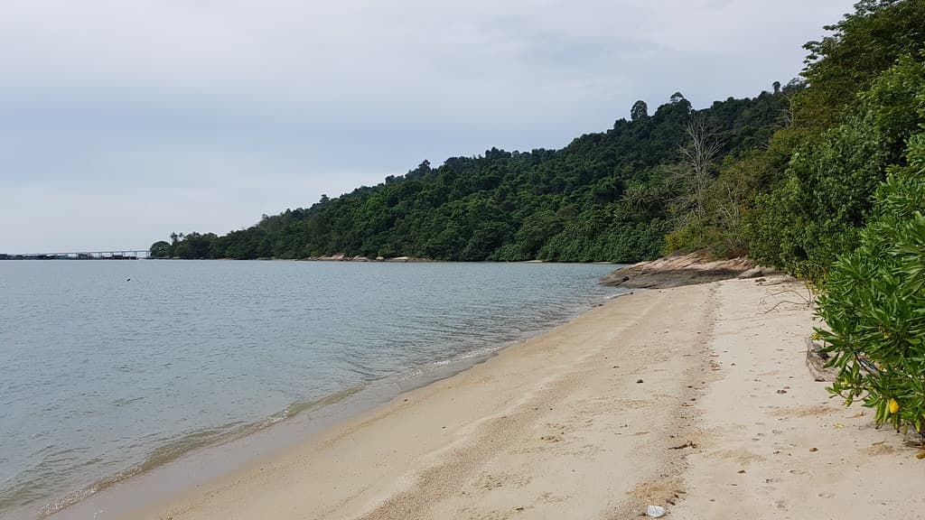Pantai Esen — photo by radiantjustice