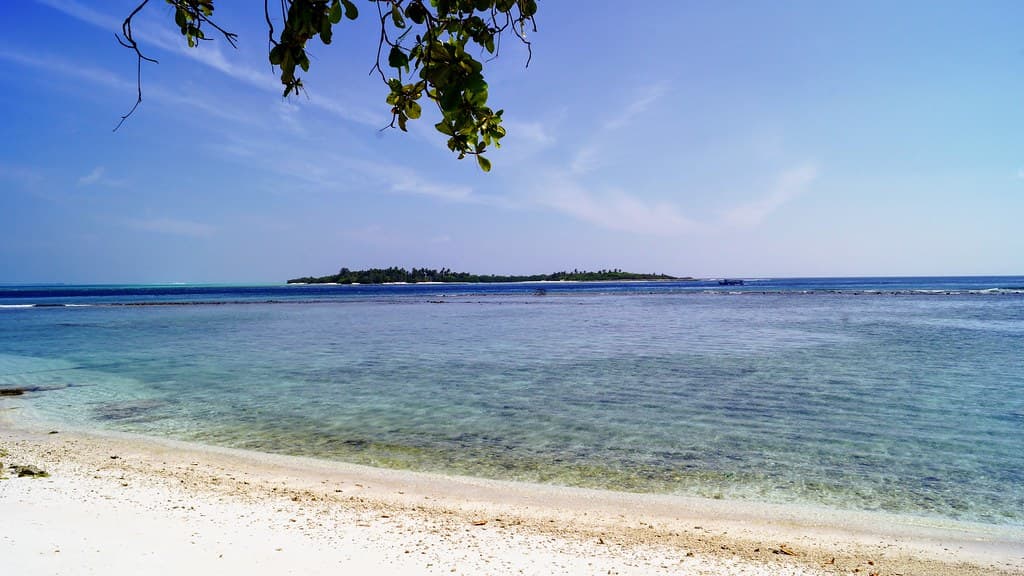 Bikini Beach Thulusdhoo — photo by Mickey Luigi Løgitmark