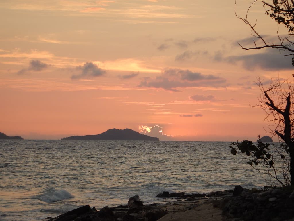 Navini Island Beach — photo by thievingjoker