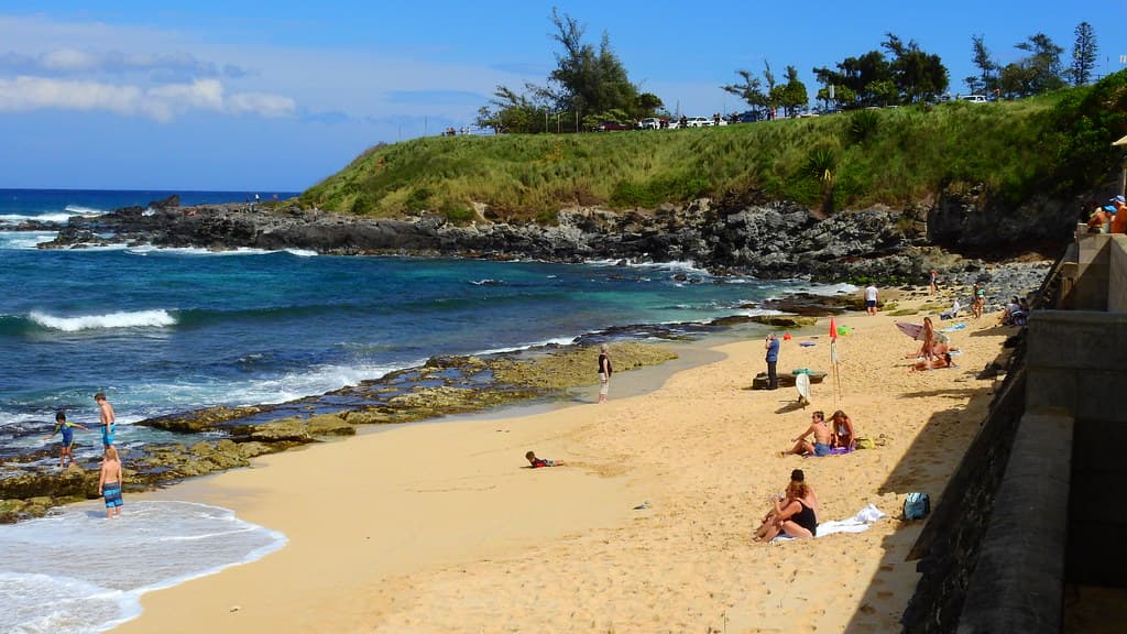 Surfing Ho'okipa Beach