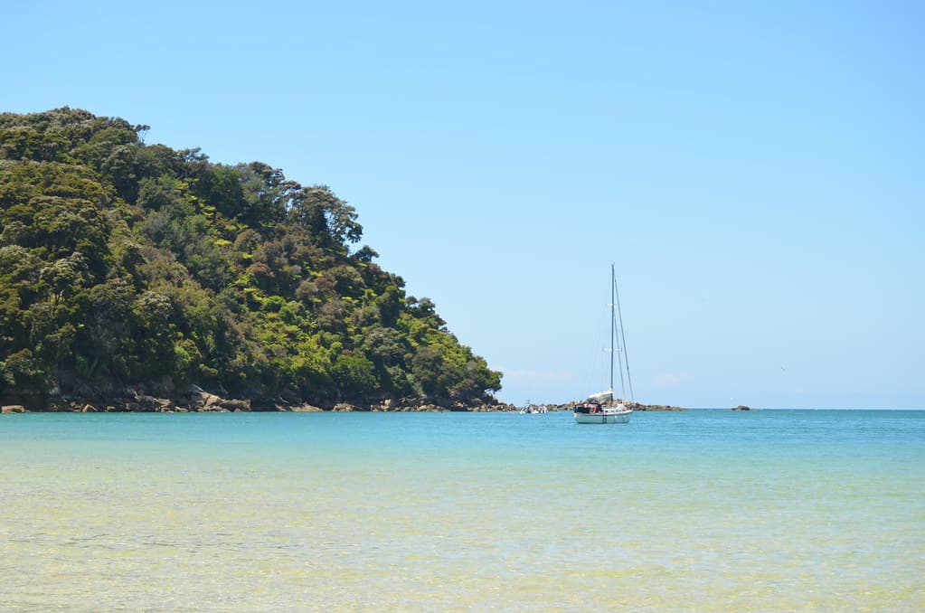 Onetahuti Bay Beach — photo by Pedro Nuno Caetano