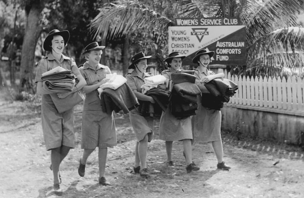 L E McDonald, L N Buchanan, H S Carrol, M Flynn and A Thomas arriving at the Australian Comforts Fund and YMCA Rest Centre, Magnetic Island