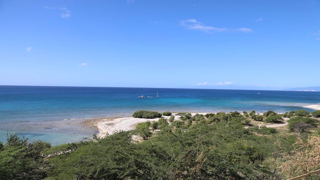 Más inversiones y empleos para el Sur: Danilo Medina asiste a inauguración Club de Playa Puntarena