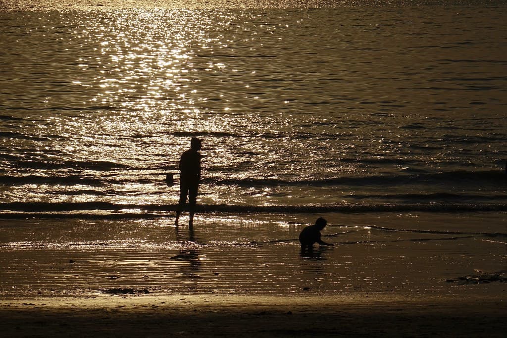 Juhu Beach — photo by Rajesh_India