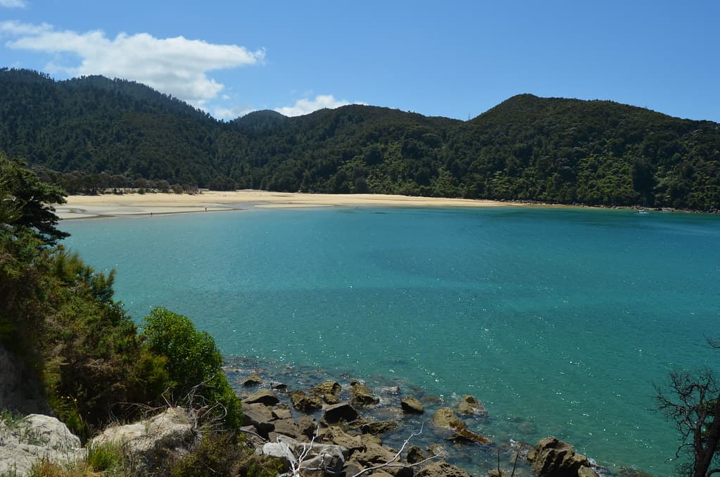 Onetahuti Bay Beach — photo by Pedro Nuno Caetano
