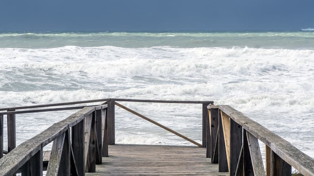 Playa de Zahora — photo by rey perezoso