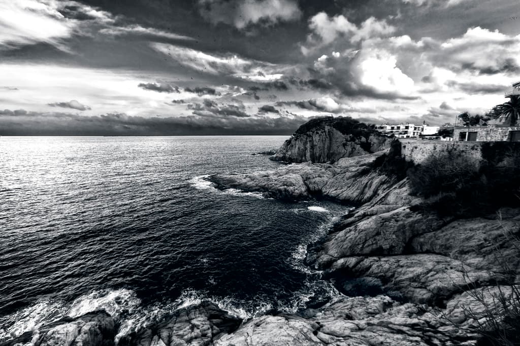 COSTA BRAVA EN BLANCO Y NEGRO  -  COSTA BRAVA IN BLACK AND WHITE