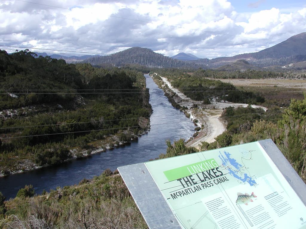 On the way to Strathgordon dam area