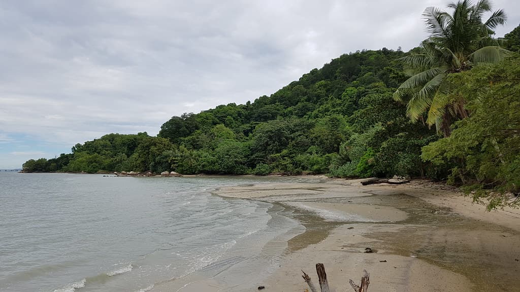 Pantai Esen — photo by radiantjustice