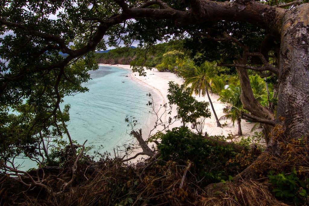 Banana Island Beach — photo by arcreyes [-ratamahatta-]