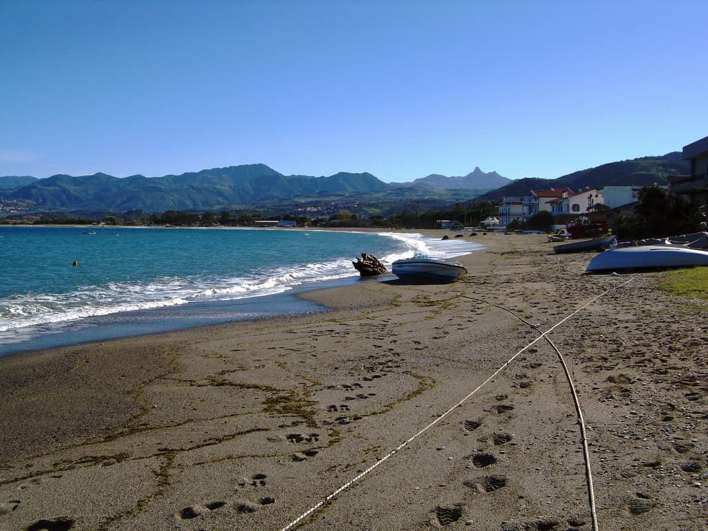 Mongiove Beach — photo by akida_
