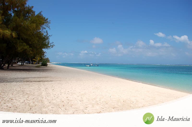 Le Morne Beach — photo by Dietmar Reigber