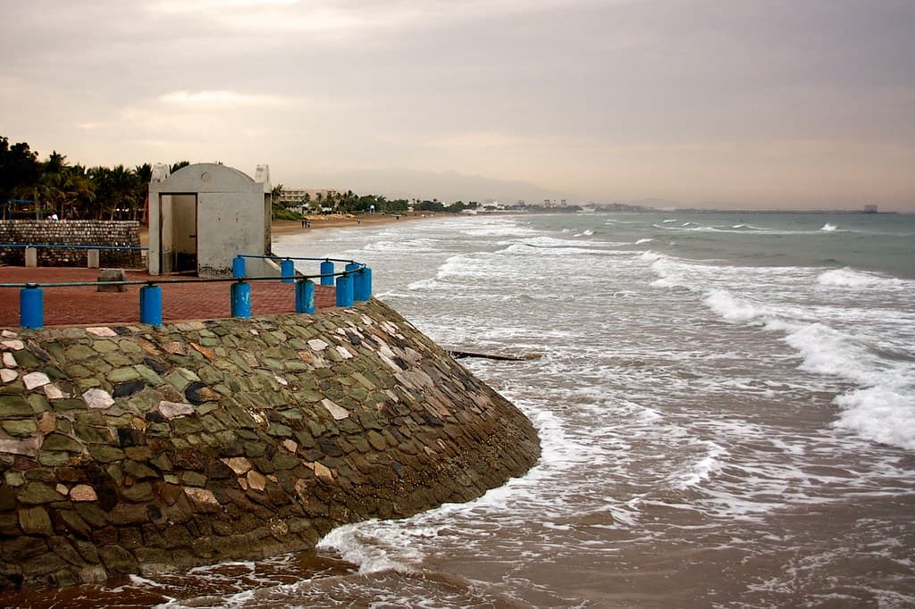 Qurum Beach — photo by Birger Hoppe