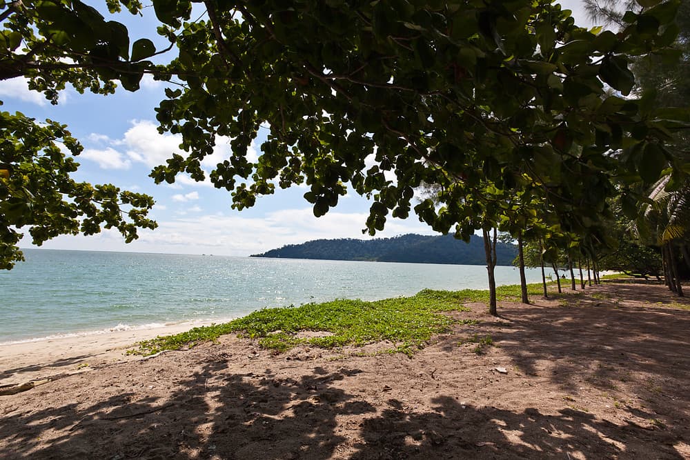 Teluk Senangin Beach