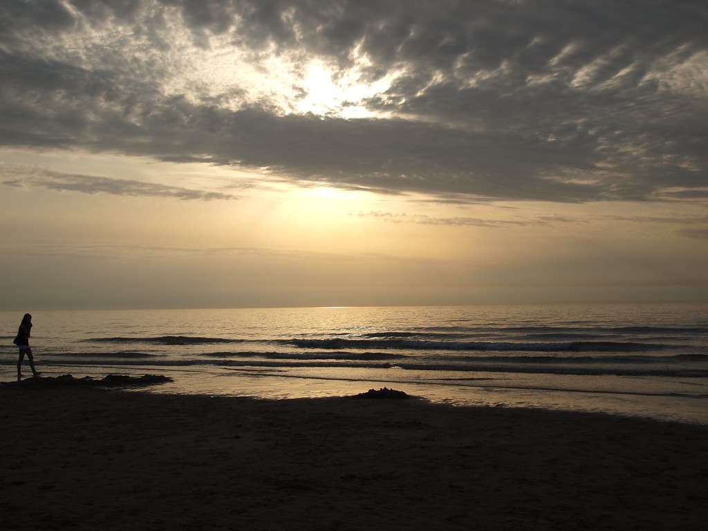Paseo con el sol poniente