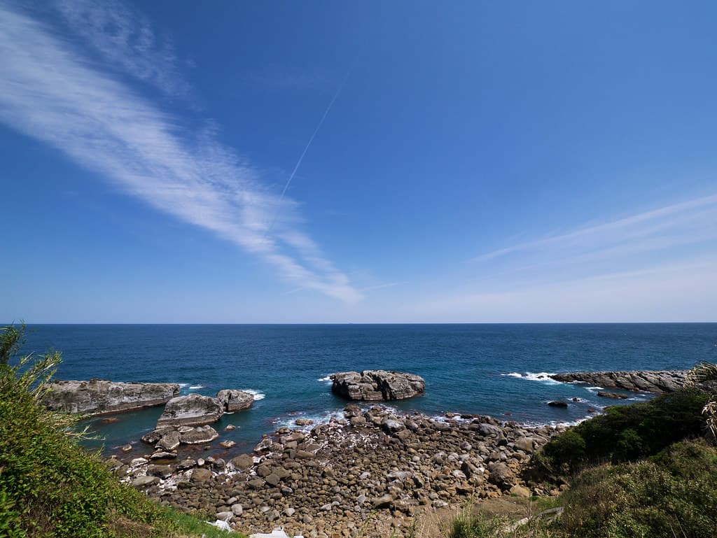Nichinan Rocky Shore Beach — photo by annintofu