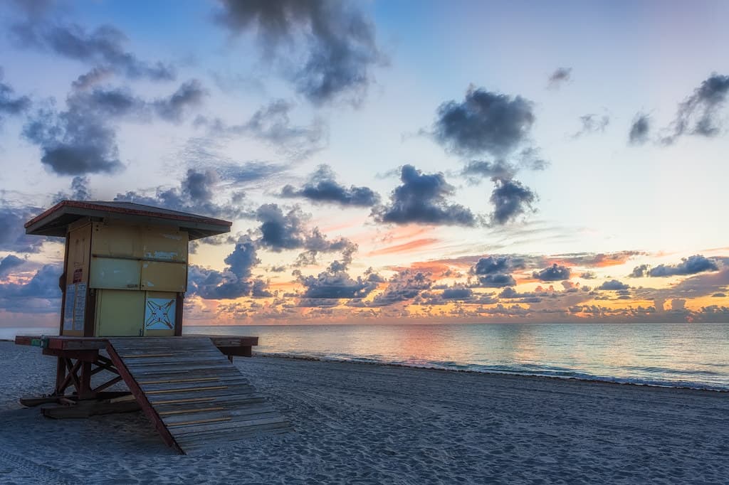 Harding St Lifeguard Hut Sunrise Clouds - Hollywood