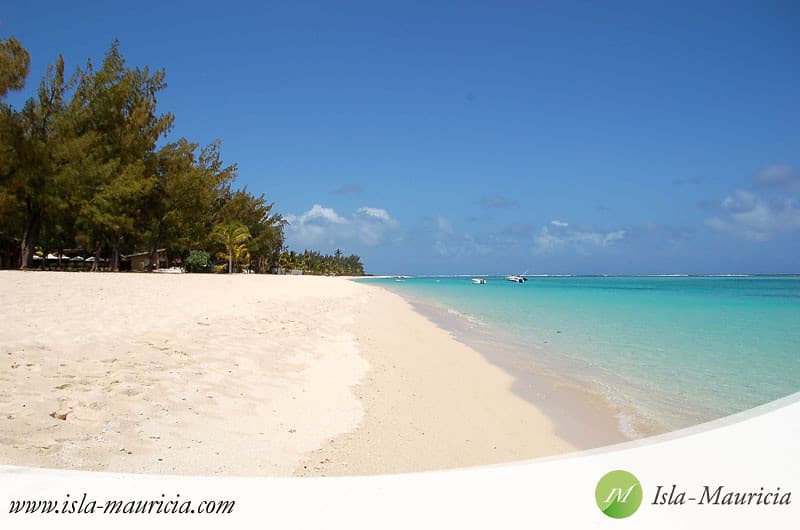 Le Morne Beach — photo by Dietmar Reigber