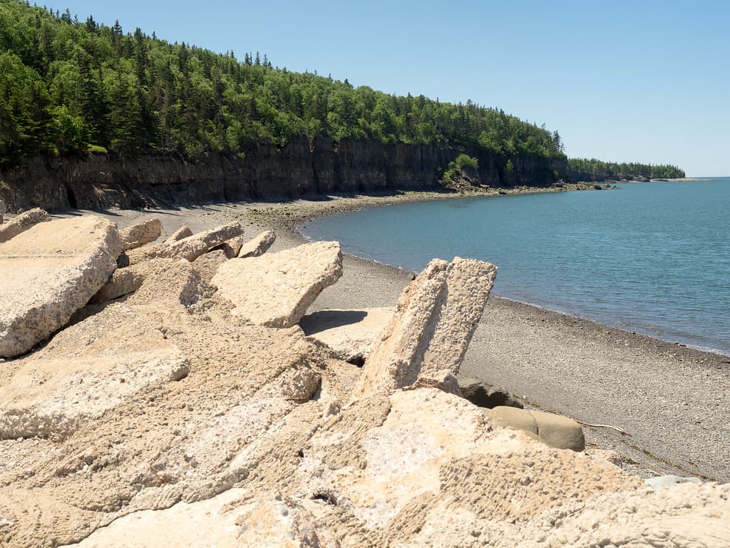 Halls Harbour Beach — photo by dolanh