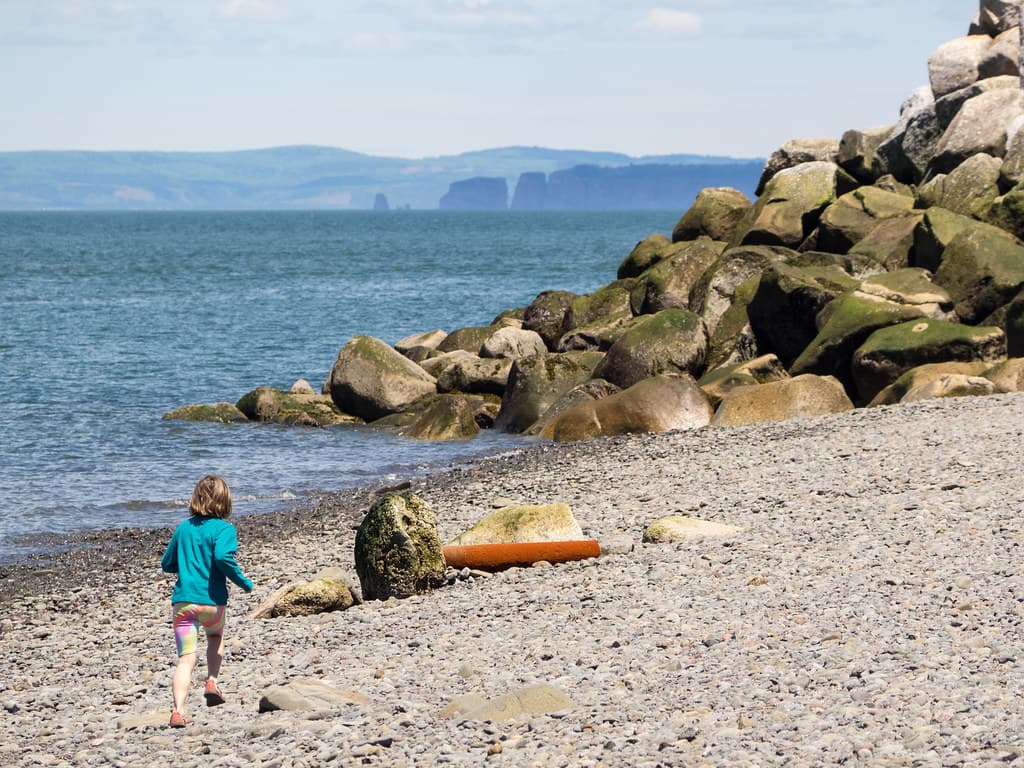Halls Harbour Beach — photo by dolanh