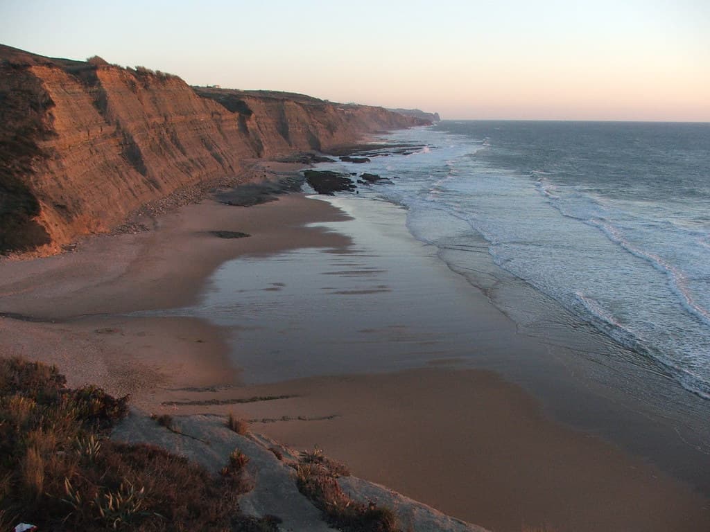 Praia de São Julião — photo by WaveCult (luis.m.justino)