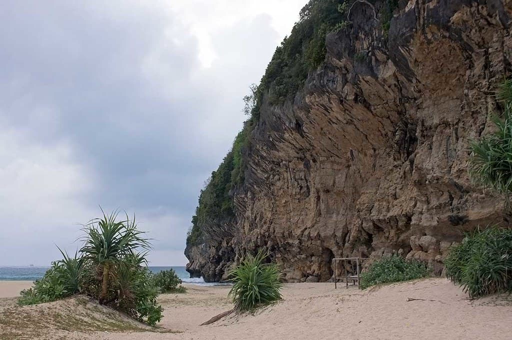 Stone Cliff & Beach