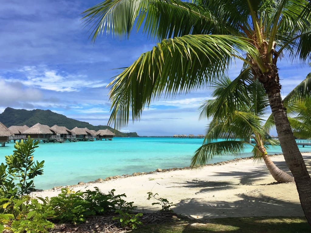 2617e2  beautiful Bora Bora
