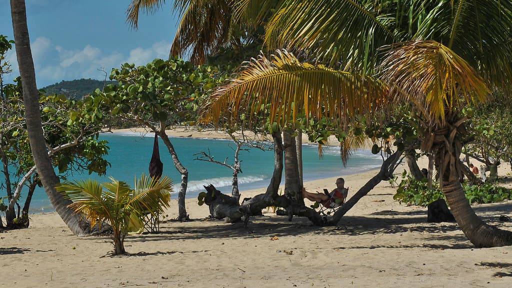 Navío Beach — photo by https://500px.com/p/oscarfhevia