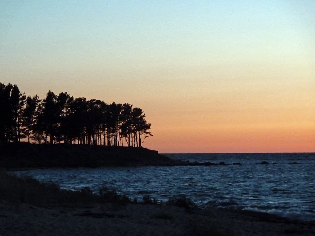 Dirhami Beach — photo by Brandungslücken