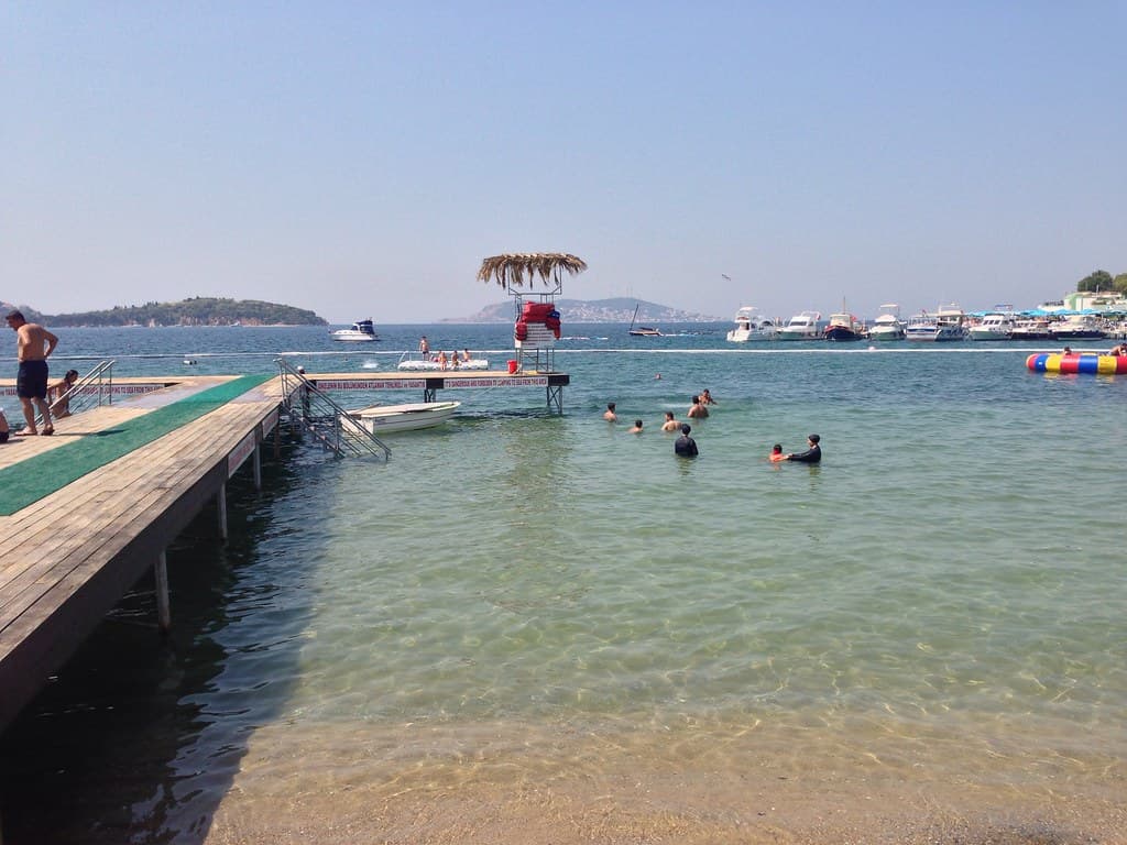Heybeliada Aqua Green Beach